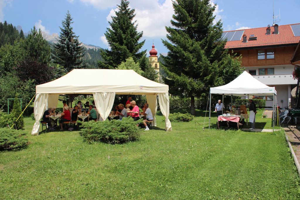Hotel Rosalpina Soraga di Fassa Exterior foto