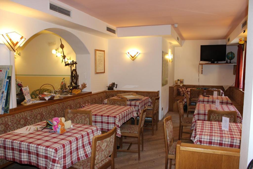 Hotel Rosalpina Soraga di Fassa Exterior foto