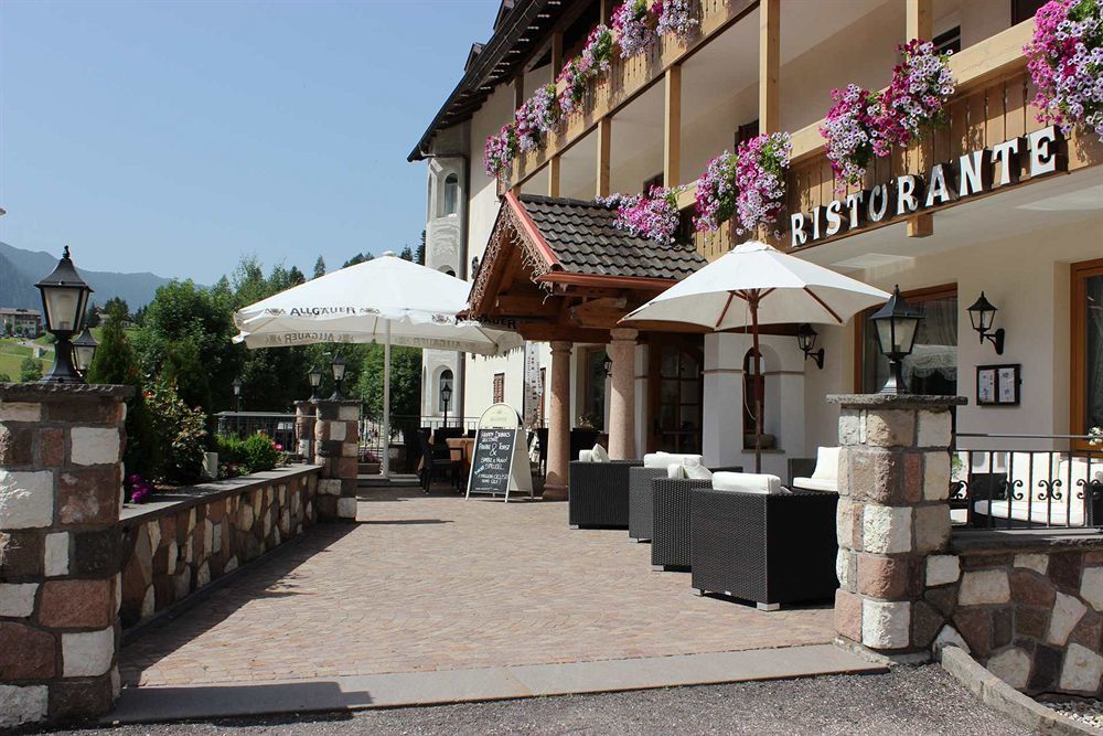 Hotel Rosalpina Soraga di Fassa Exterior foto