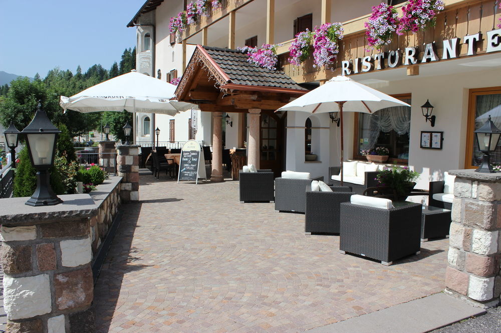 Hotel Rosalpina Soraga di Fassa Exterior foto