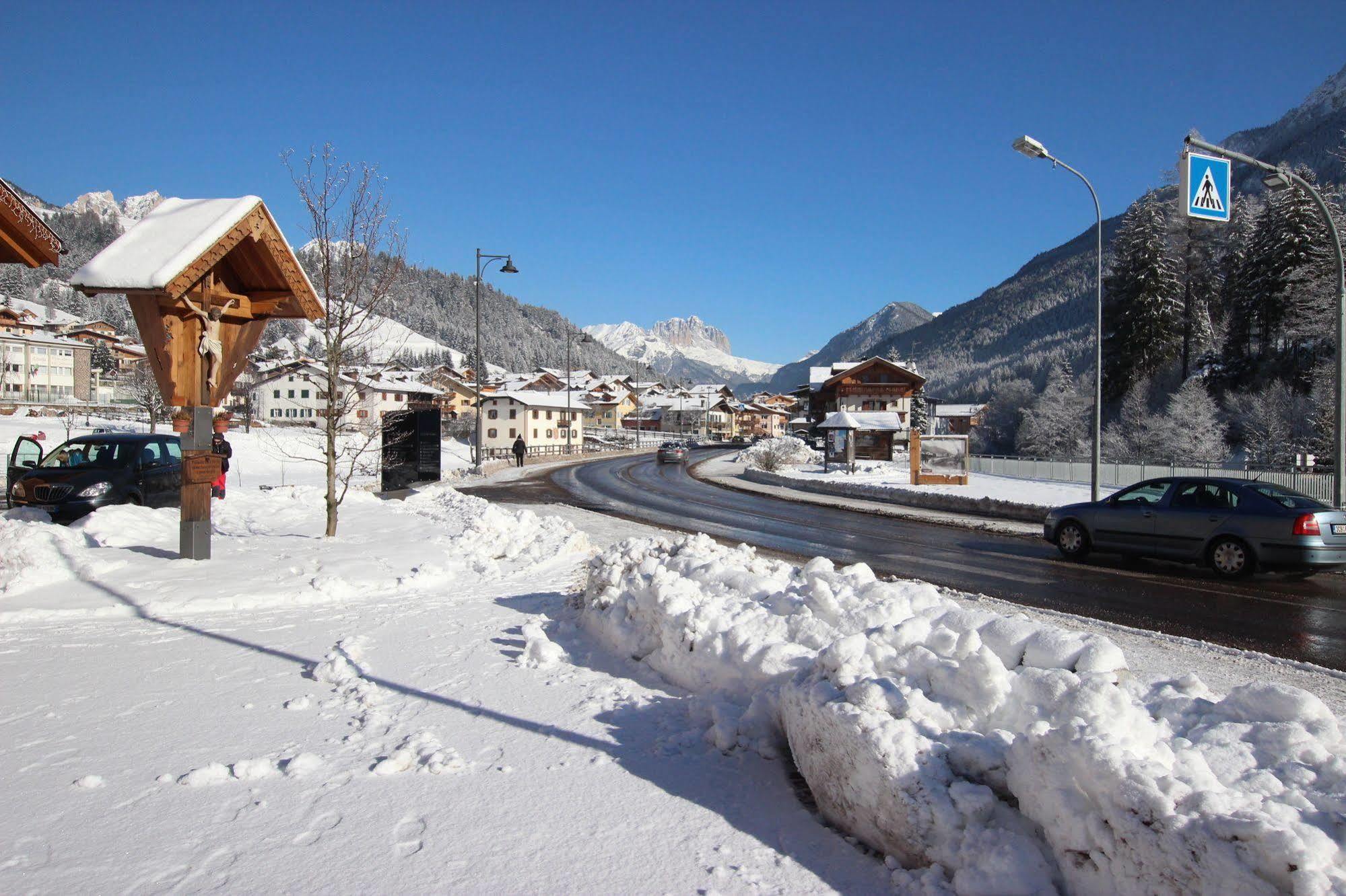 Hotel Rosalpina Soraga di Fassa Exterior foto